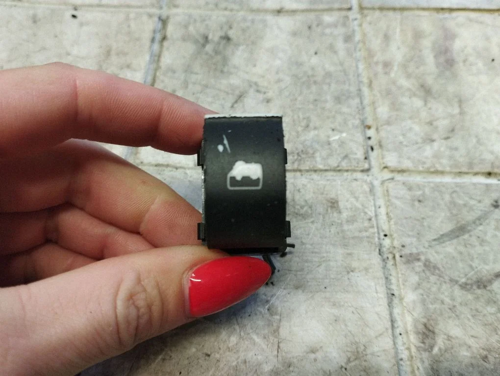 Elektrisko logu slēdzis 8Z0959855B