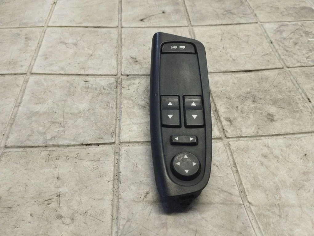Elektriaknate lüliti B569
