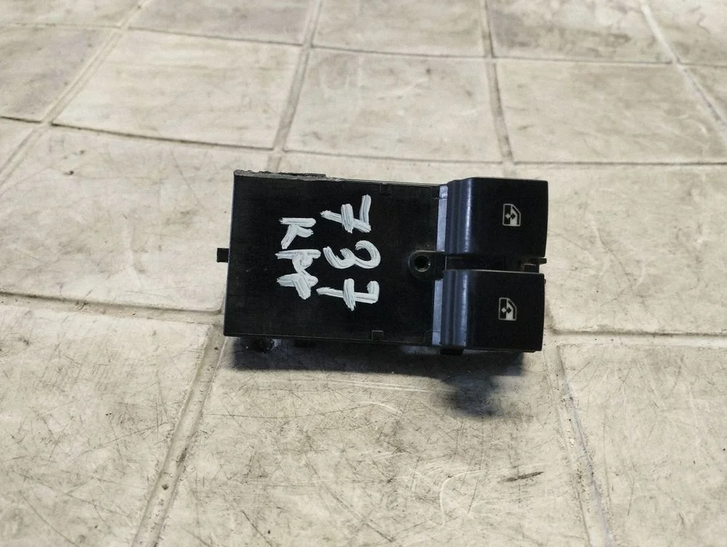Electric window control switch 13305978
