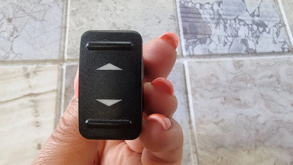 Elektrisko logu slēdzis 6M2T14529AD