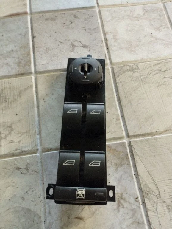 Elektrisko logu slēdzis 3M5T14A132AF