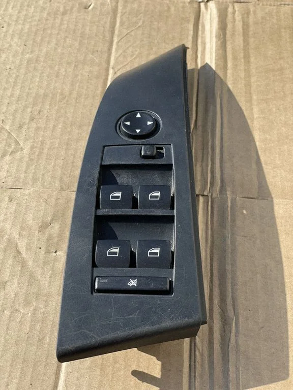 Electric window control switch 6943241