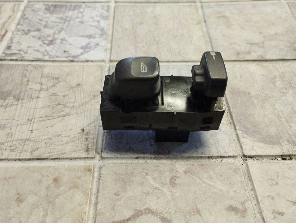 Electric window control switch 30889753