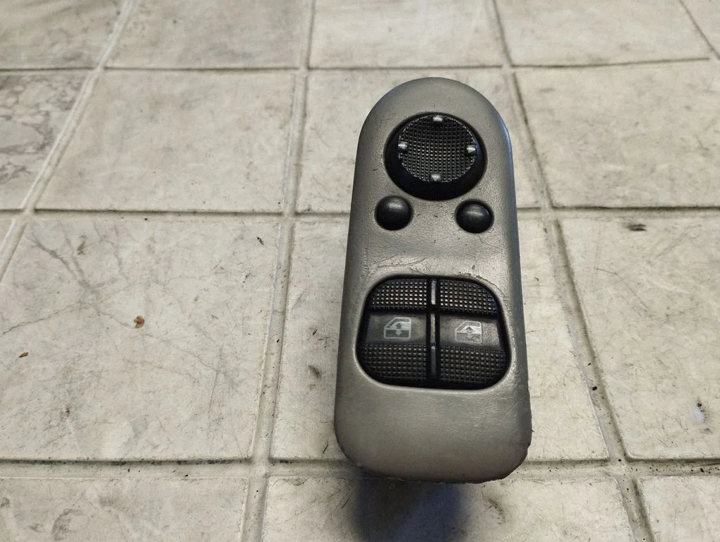 Elektrisko logu slēdzis 95VWA17167