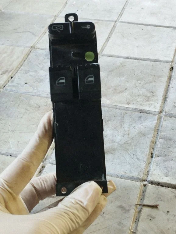 Electric window control switch – Skoda Octavia Mk1 (1U) (1996-2004)