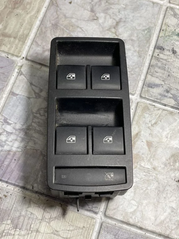 Electric window control switch 13305009