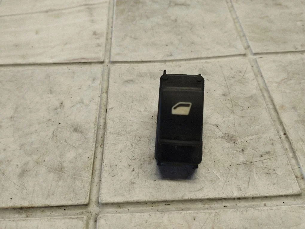 Electric window control switch 96662297XT