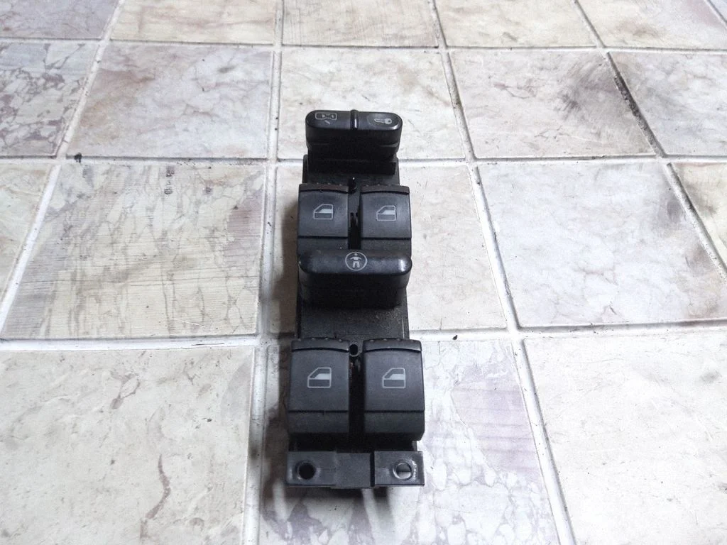 Elektrisko logu slēdzis 1J4959857B