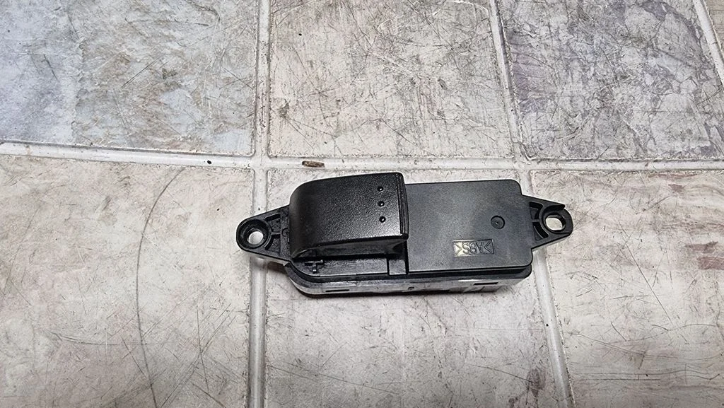 Electric window control switch – Mazda 5 (2005-2010)