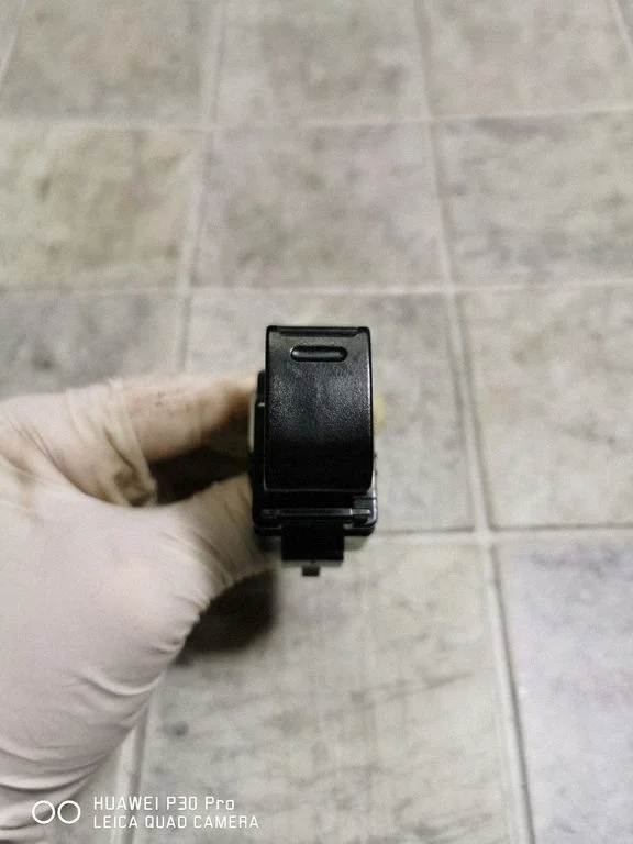 Electric window control switch 6073M69