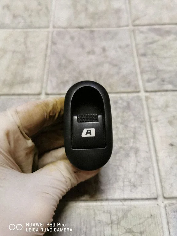 Electric window control switch 96401469XT
