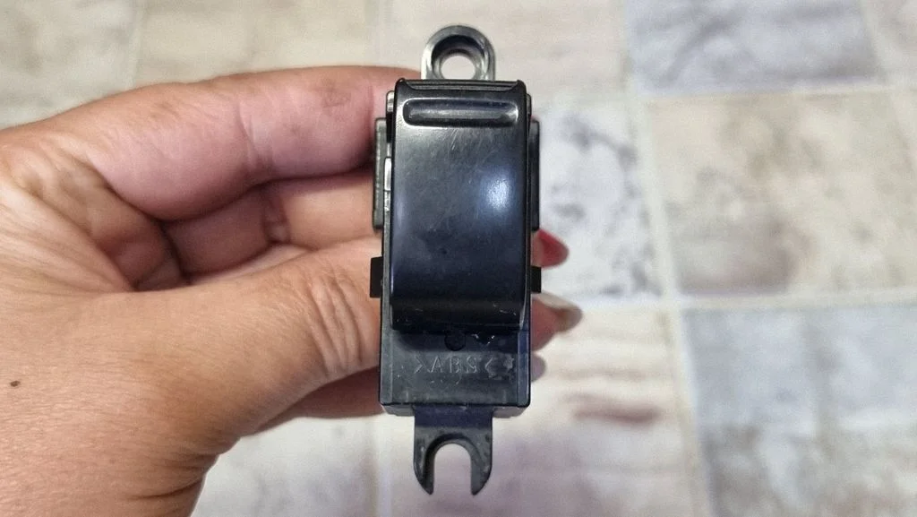 Elektrisko logu slēdzis 25411AV600
