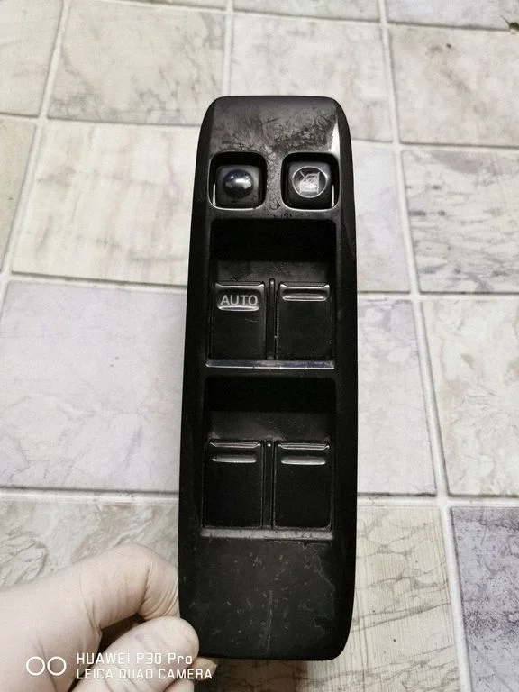 Elektrisko logu slēdzis 25401AV640
