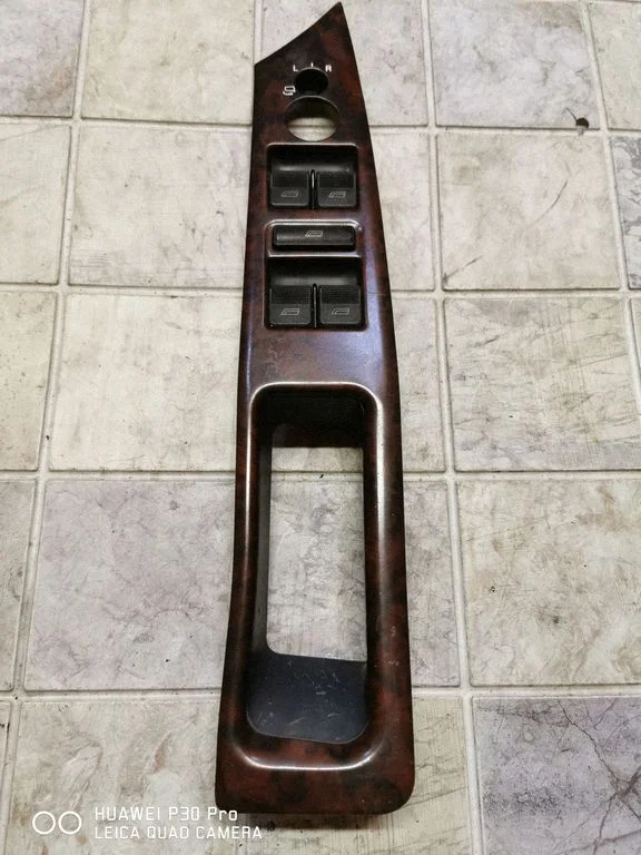 Elektrisko logu slēdzis 4DI959521