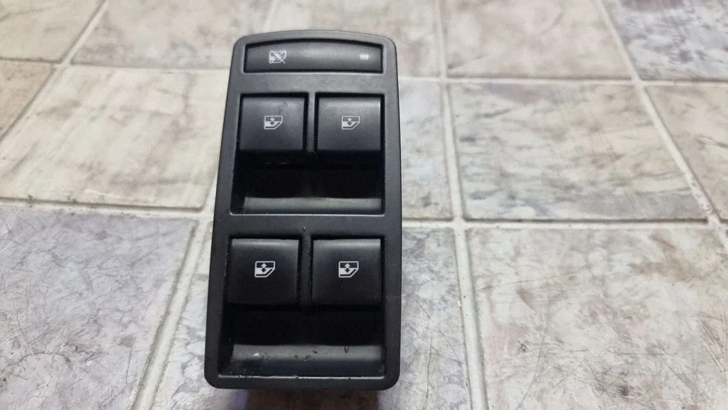 Electric window control switch 13305009
