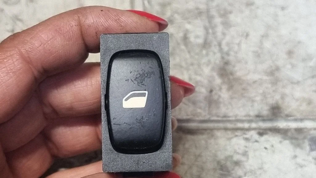 Electric window control switch 96360166XT