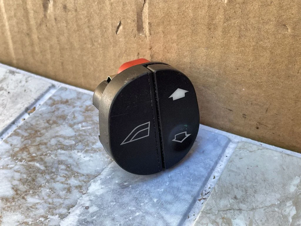 Elektrisko logu slēdzis 96FG14529AC