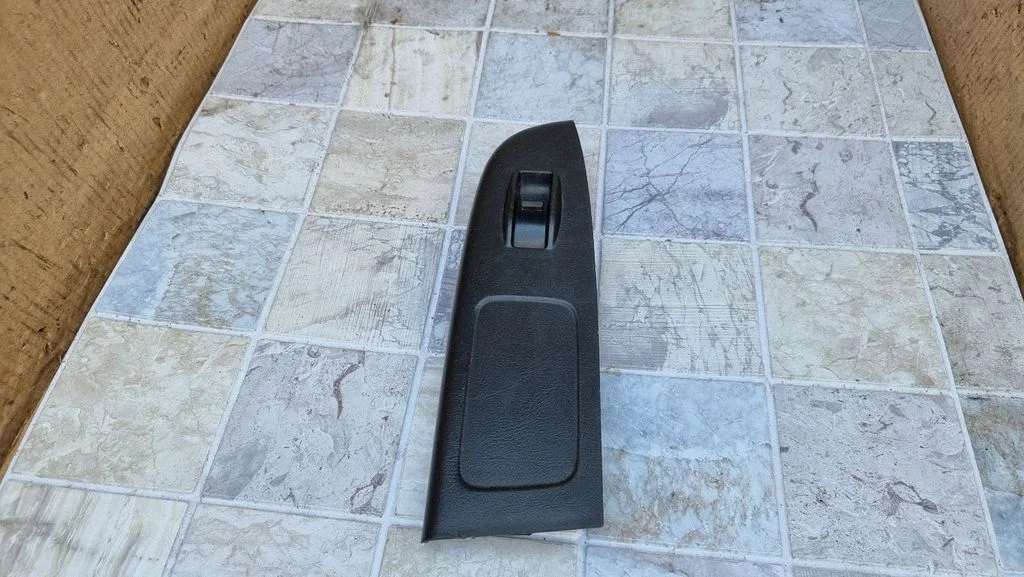 Electric window control switch 83543