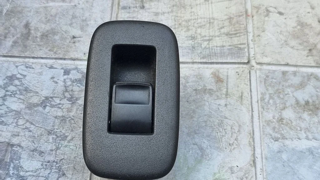 Electric window control switch – Toyota Auris 150 (2006-2012)