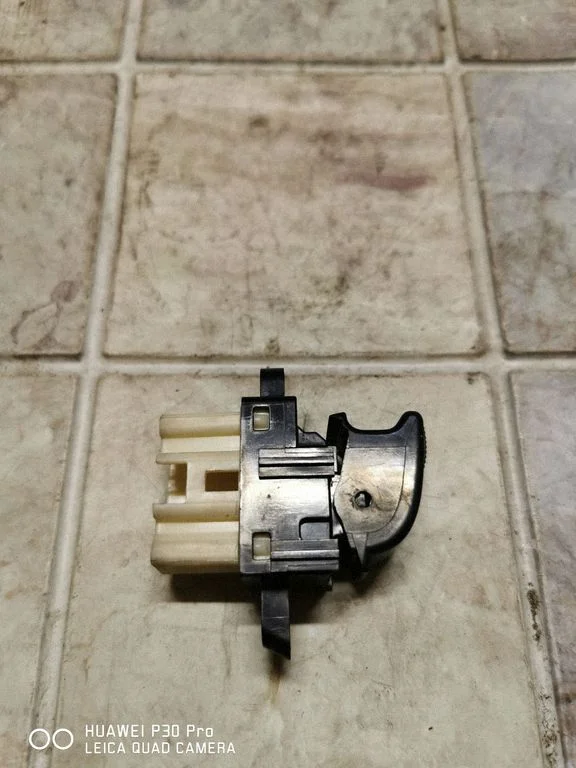Elektriaknate lüliti 3583D44