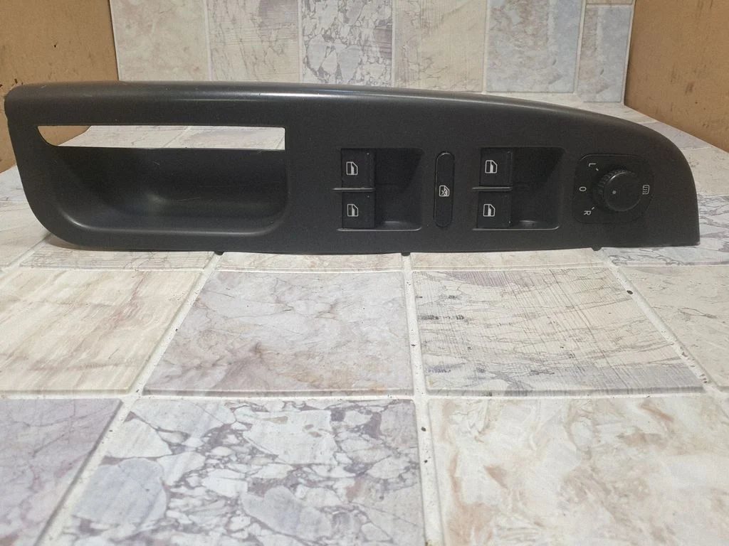 Elektrisko logu slēdzis 1K4868050C