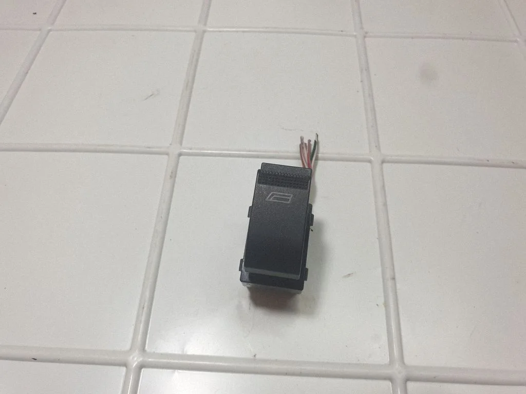 Elektrisko logu slēdzis 8L0959855