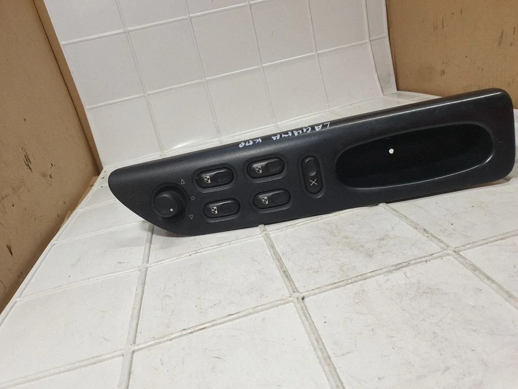 Elektrisko logu slēdzis 7700875649