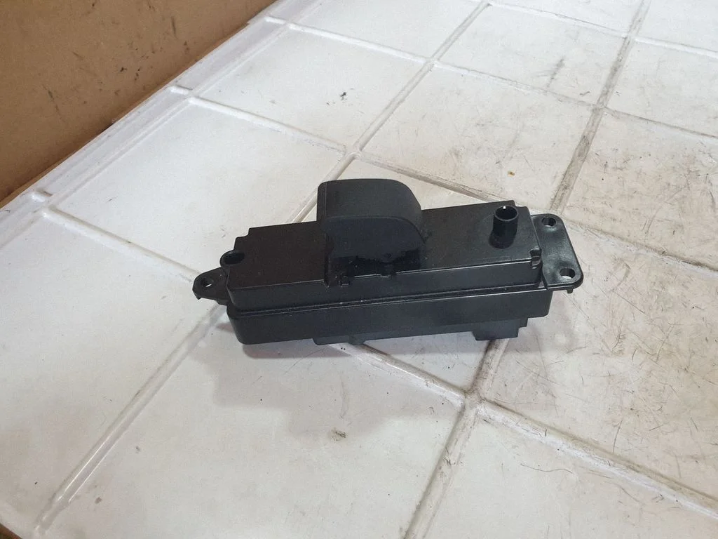 Electric window control switch GS1D66370