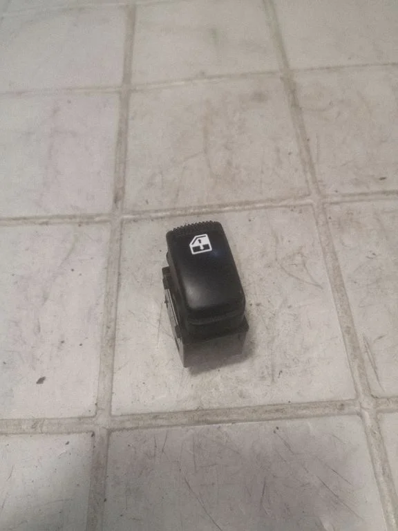 Electric window control switch – front right