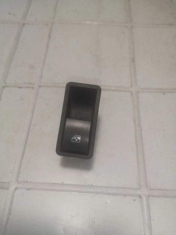 Electric window control switch 13228711