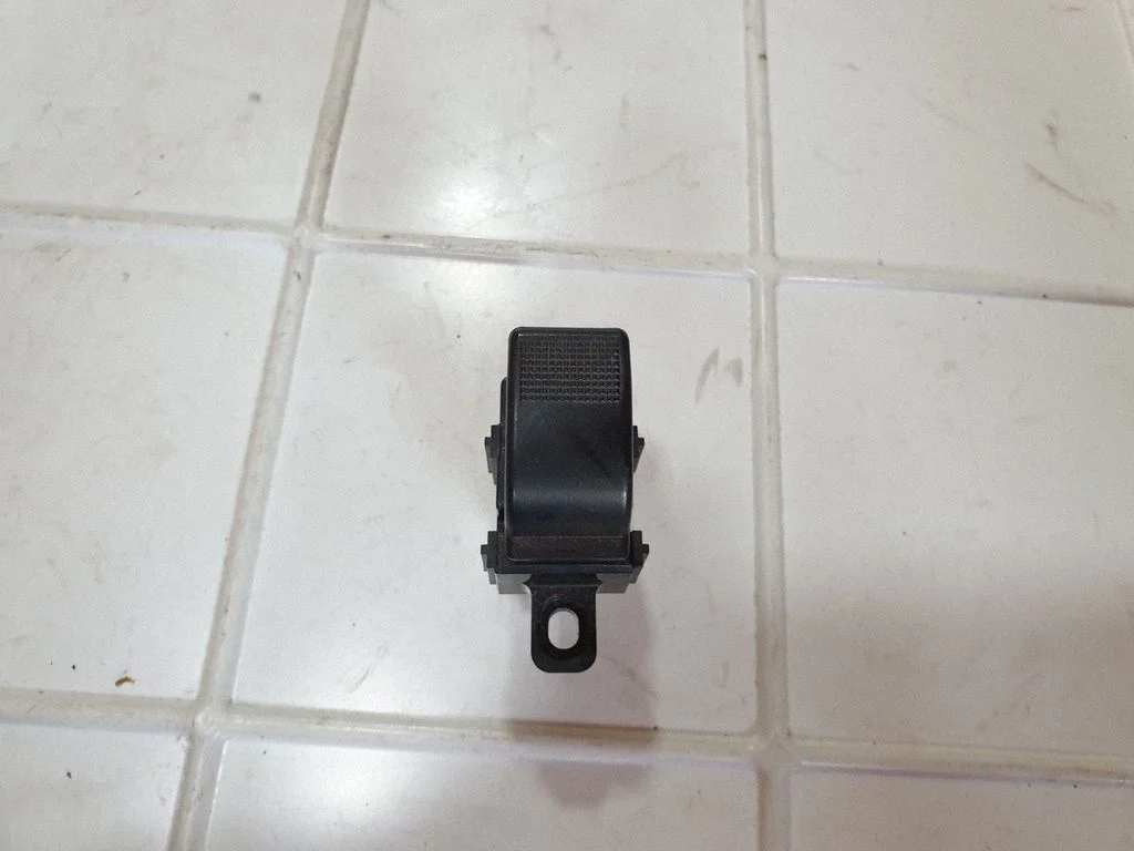 Electric window control switch 3583D43