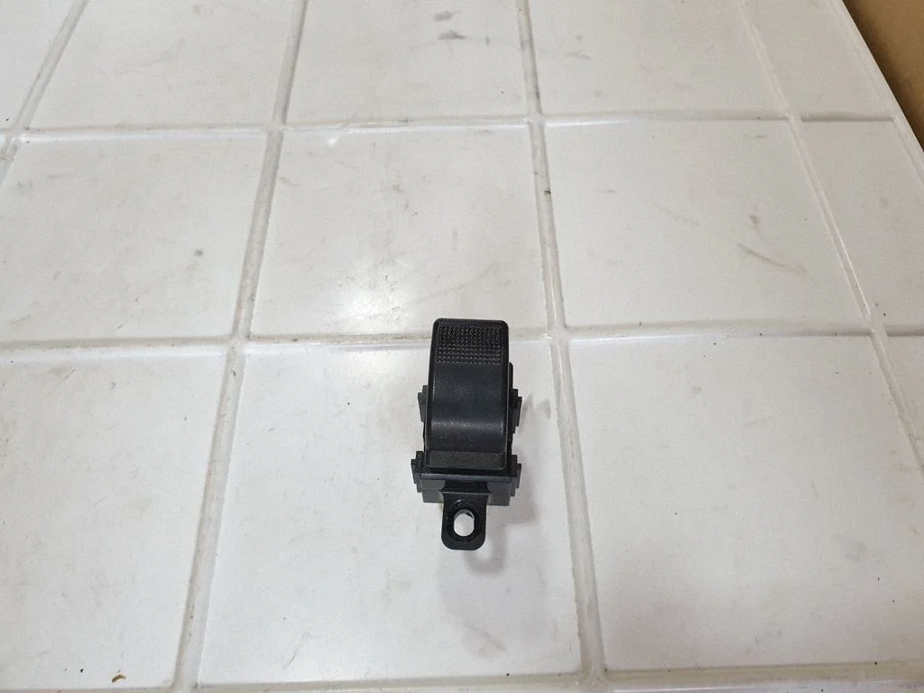 Electric window control switch 3583D43