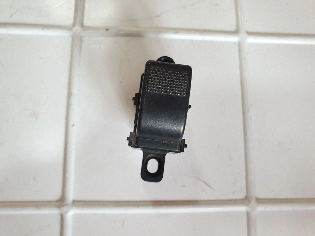Electric window control switch 3583C43