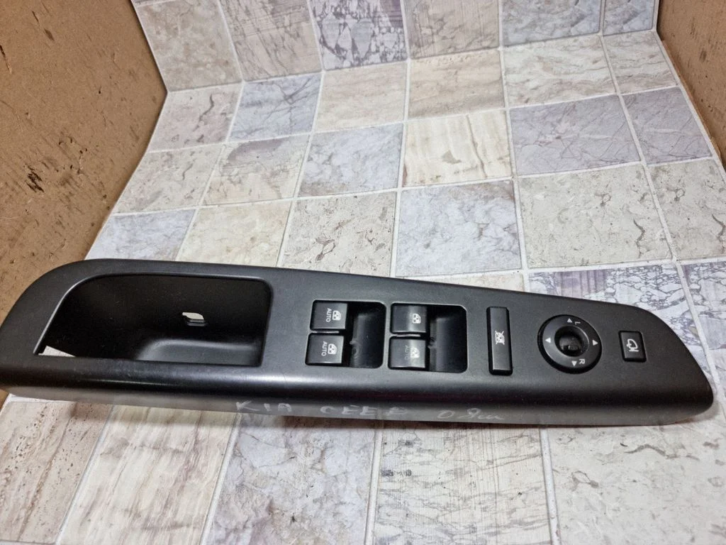 Elektrisko logu slēdzis 823511H020