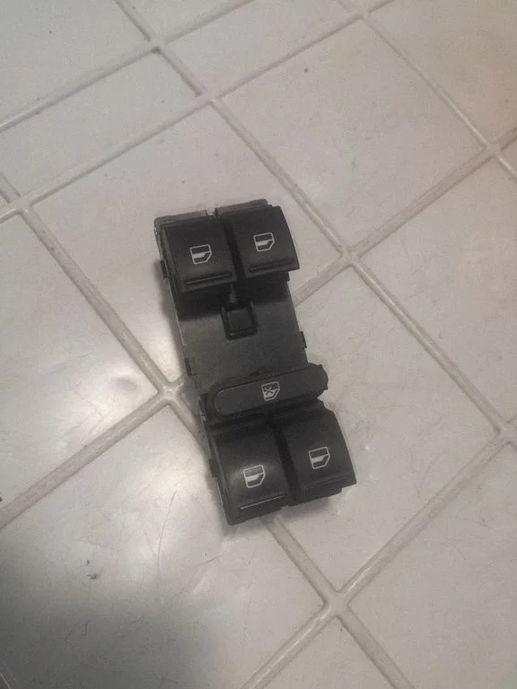 Elektrisko logu slēdzis 1K4959857B