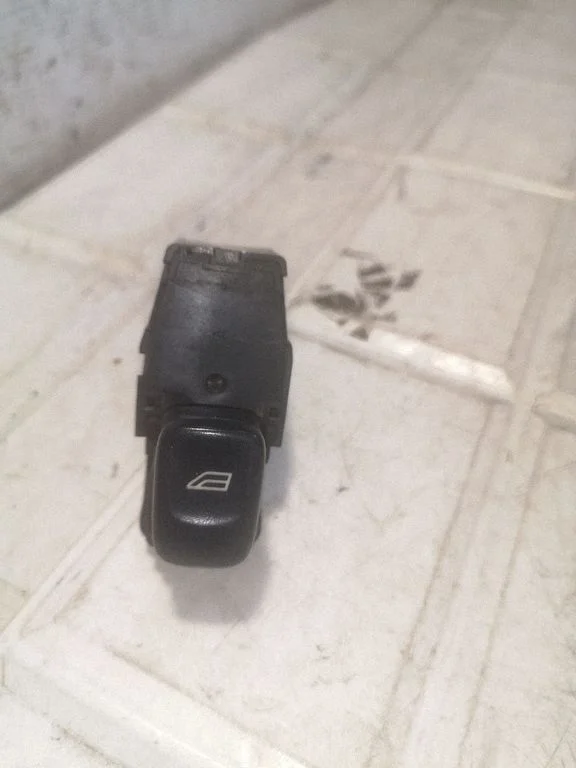 Elektrisko logu slēdzis 8685288