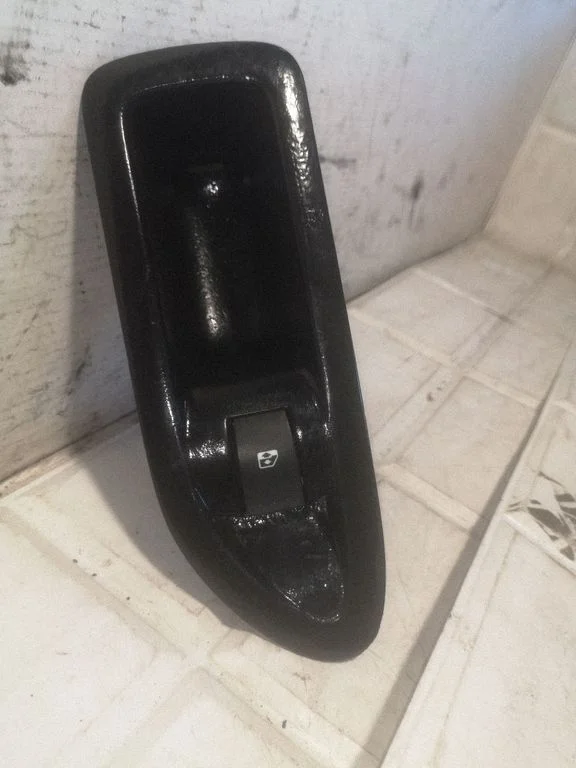 Electric window control switch 8200016013