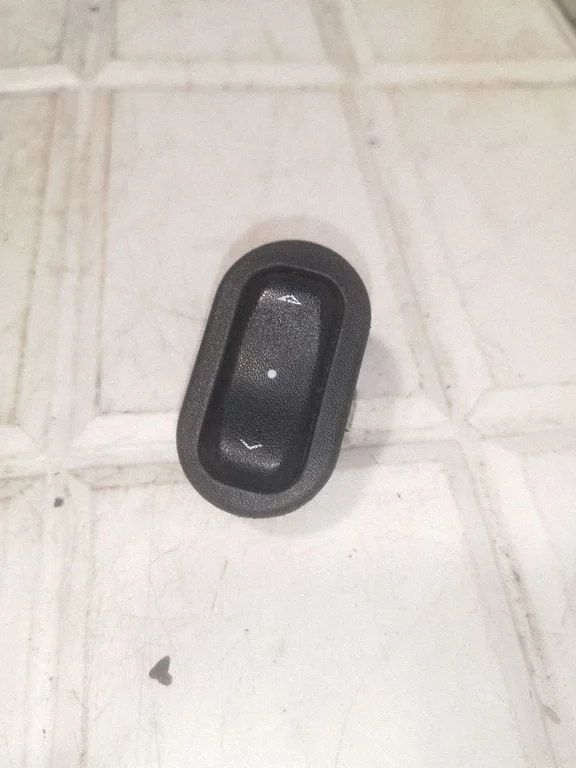 Electric window control switch 13363100