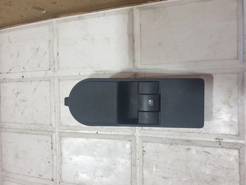 Electric window control switch 13228709