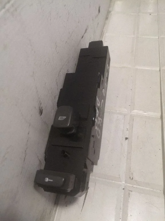 Przełącznik szyb elektrycznych 8622040