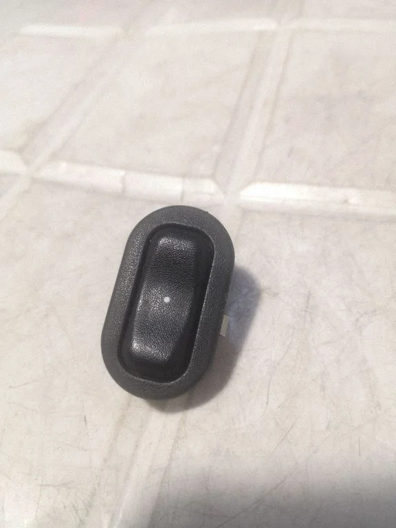 Electric window control switch 13363100