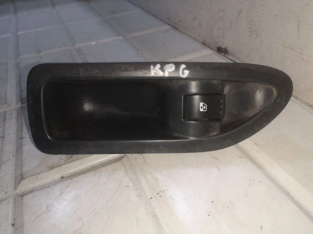 Przełącznik szyb elektrycznych 8200016013