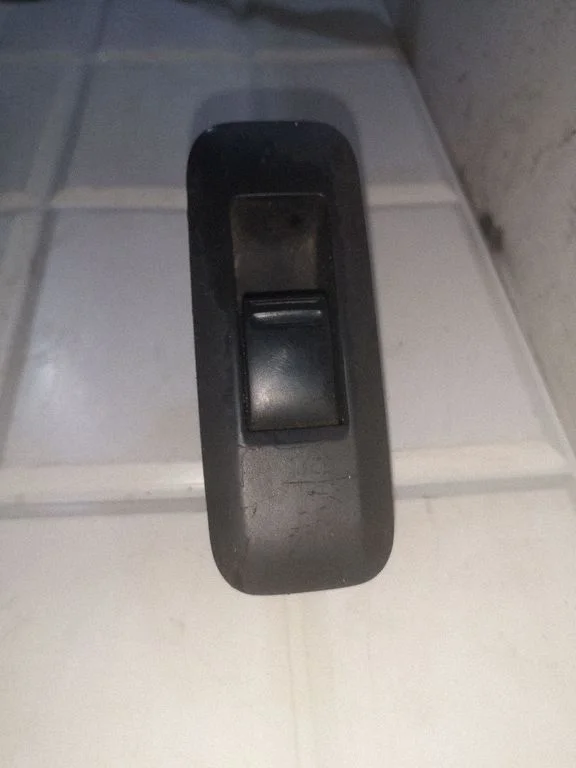 Elektriaknate lüliti 25411AV600