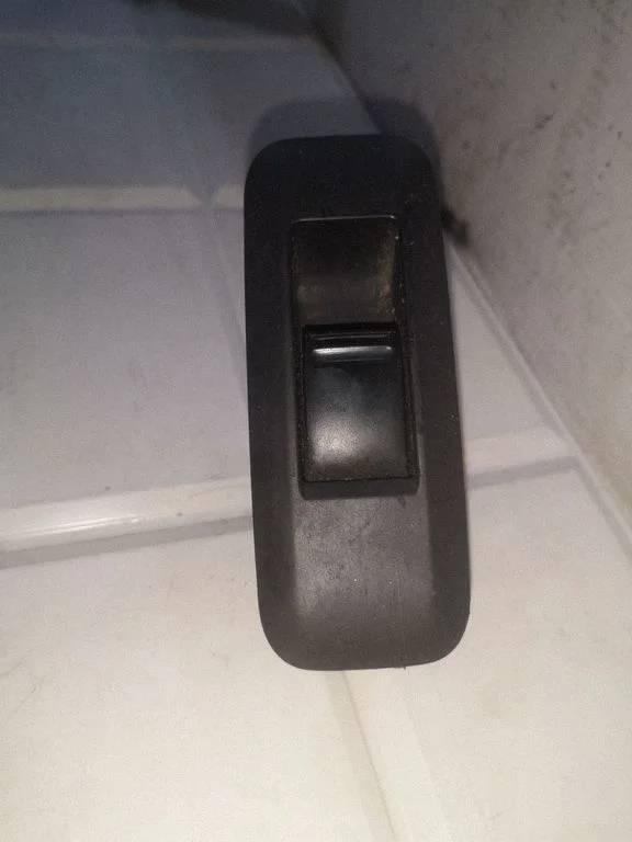 Elektriaknate lüliti 25411AV600