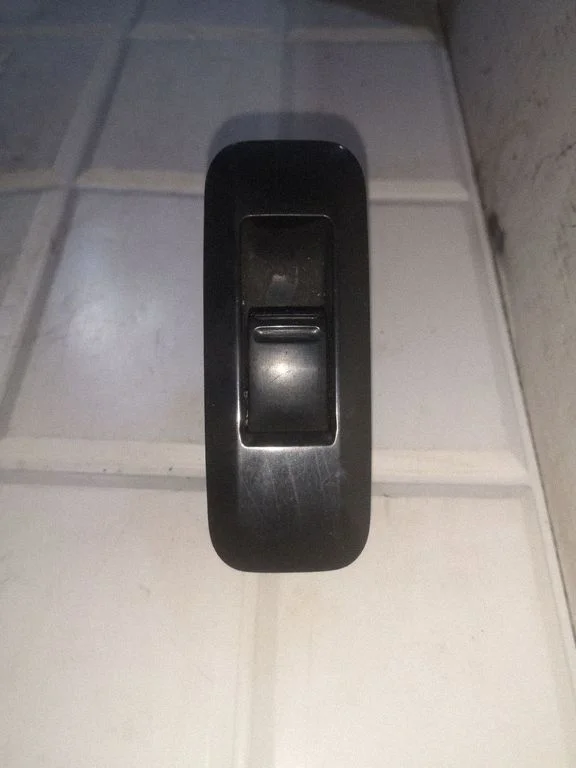 Elektriaknate lüliti 25411AV600