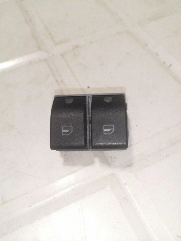 Electric window control switch – Volkswagen Polo (2002-2005)
