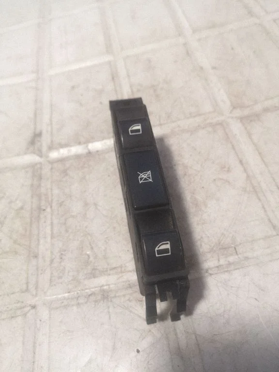 Electric window control switch 61318381518