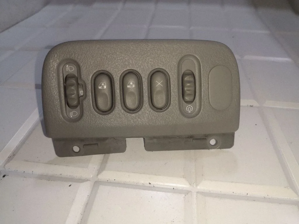 Elektrisko logu slēdzis 7700433081