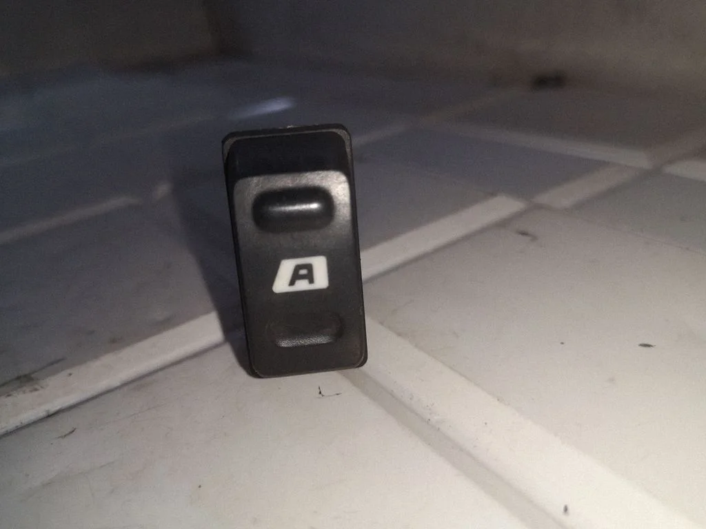 Elektrisko logu slēdzis 22681