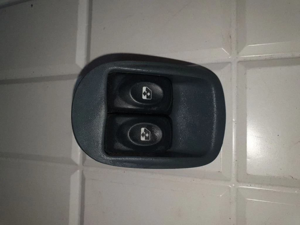 Elektrisko logu slēdzis 7700836269